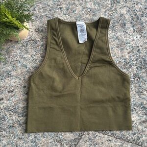 Athleta Olive Ribbed V-Neck Crop Tank Top (medium) ✨